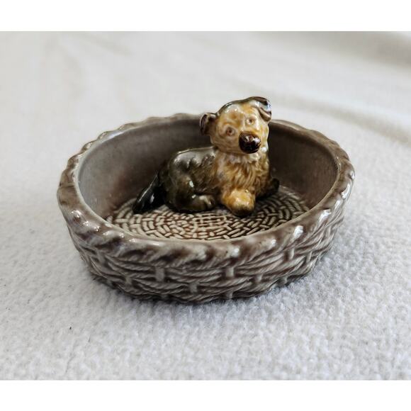 Vintage Wade England Puppy Figurine Basket Gray Ceramic Collectible - Picture 4 of 8